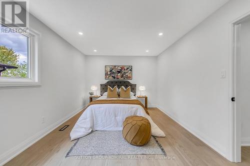 371 Erin Trail, Newmarket, ON - Indoor Photo Showing Bedroom