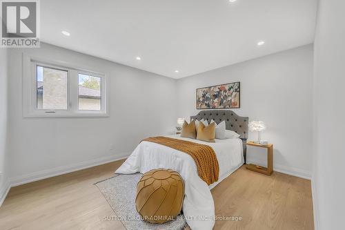 371 Erin Trail, Newmarket, ON - Indoor Photo Showing Bedroom