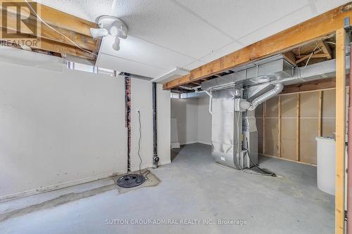 371 Erin Trail, Newmarket, ON - Indoor Photo Showing Basement