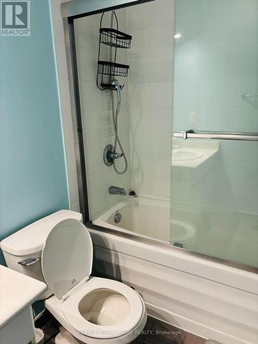 1601 - 30 Canterbury Place, Toronto, ON - Indoor Photo Showing Bathroom