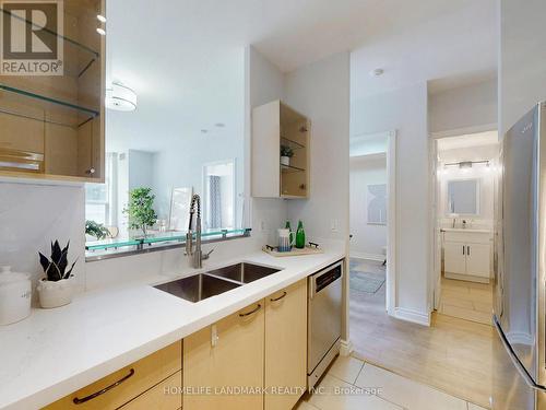 518 - 438 Richmond Street W, Toronto, ON - Indoor Photo Showing Kitchen With Double Sink