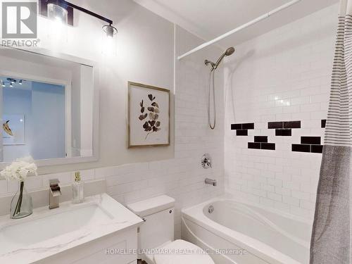 518 - 438 Richmond Street W, Toronto, ON - Indoor Photo Showing Bathroom