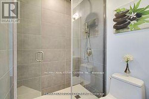 211 - 2020 Bathurst Street S, Toronto, ON - Indoor Photo Showing Bathroom