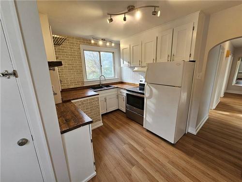 638 Rosseau Road|Unit #Main Flr, Hamilton, ON - Indoor Photo Showing Kitchen With Double Sink