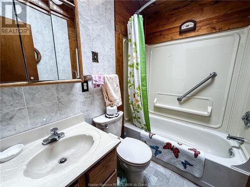 39 King, Sackville, NB - Indoor Photo Showing Bathroom