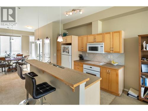 1327 St Paul Street Unit# 408, Kelowna, BC - Indoor Photo Showing Kitchen