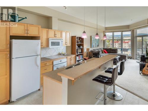1327 St Paul Street Unit# 408, Kelowna, BC - Indoor Photo Showing Kitchen