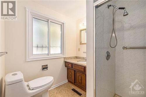 56 Wedgewood Crescent, Ottawa, ON - Indoor Photo Showing Bathroom
