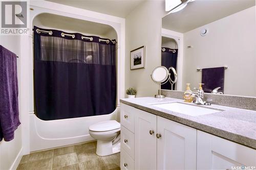 41 Hodges Crescent, Moose Jaw, SK - Indoor Photo Showing Bathroom