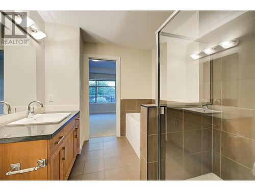 3229 Skyview Lane Unit# 208, West Kelowna, BC - Indoor Photo Showing Bathroom