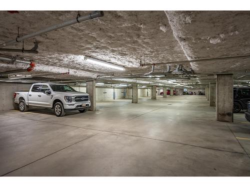 305 - 550 Rainbow Drive, Kaslo, BC - Indoor Photo Showing Garage