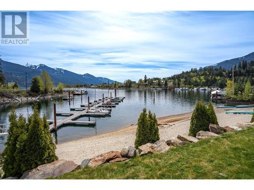 305 - 550 Rainbow Drive, Kaslo, BC - Indoor Photo Showing Garage