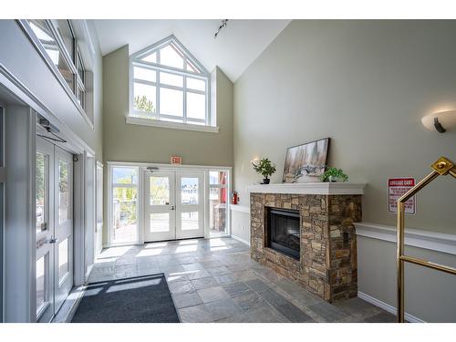 305 - 550 Rainbow Drive, Kaslo, BC - Indoor With Fireplace