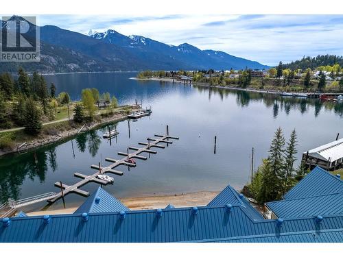 305 - 550 Rainbow Drive, Kaslo, BC - Indoor With Fireplace