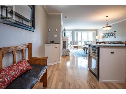 550 Rainbow Drive Unit# 305, Kaslo, BC - Indoor Photo Showing Living Room