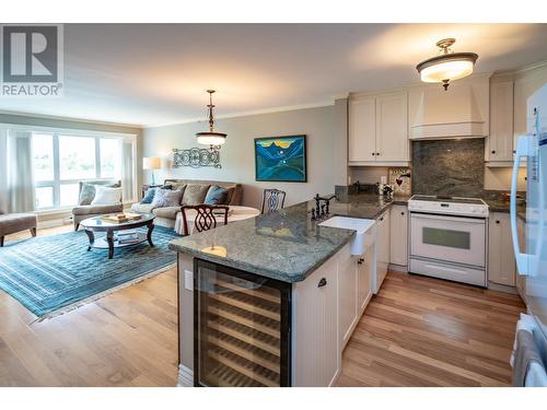 305 - 550 Rainbow Drive, Kaslo, BC - Indoor Photo Showing Kitchen