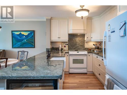 550 Rainbow Drive Unit# 305, Kaslo, BC - Indoor Photo Showing Kitchen