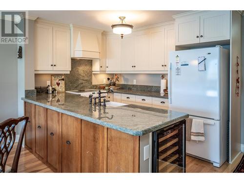 305 - 550 Rainbow Drive, Kaslo, BC - Indoor Photo Showing Dining Room