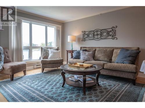 550 Rainbow Drive Unit# 305, Kaslo, BC - Indoor Photo Showing Living Room