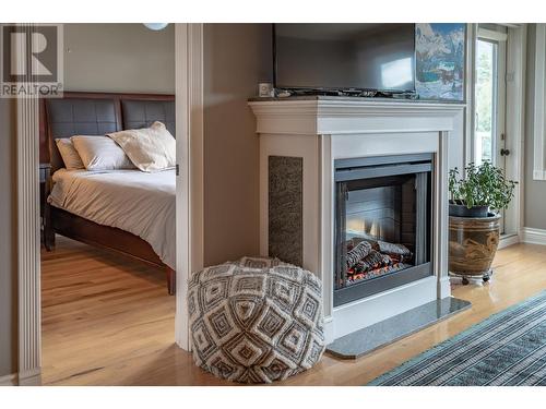 305 - 550 Rainbow Drive, Kaslo, BC - Indoor Photo Showing Bedroom