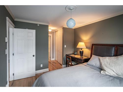 305 - 550 Rainbow Drive, Kaslo, BC - Indoor Photo Showing Bedroom