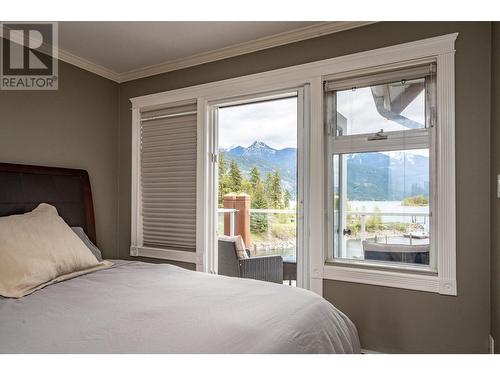 550 Rainbow Drive Unit# 305, Kaslo, BC - Indoor Photo Showing Bedroom