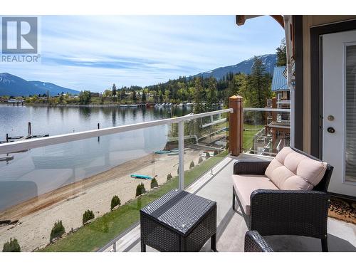 305 - 550 Rainbow Drive, Kaslo, BC - Indoor Photo Showing Living Room With Fireplace