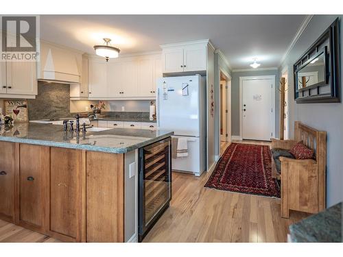 550 Rainbow Drive Unit# 305, Kaslo, BC - Indoor Photo Showing Kitchen