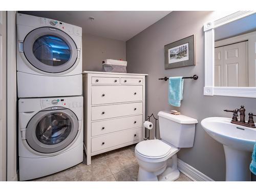 305 - 550 Rainbow Drive, Kaslo, BC - Indoor Photo Showing Laundry Room