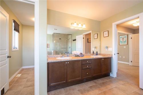 24 Sundance Crescent, Hamilton, ON - Indoor Photo Showing Bathroom