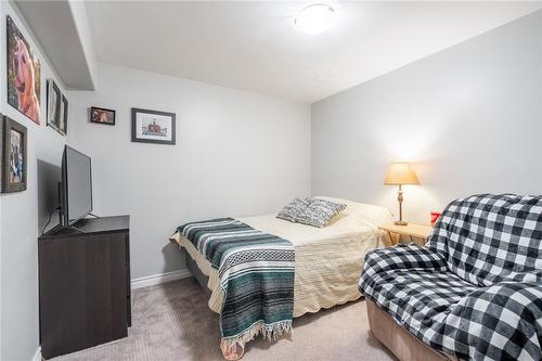 24 Sundance Crescent, Hamilton, ON - Indoor Photo Showing Bedroom