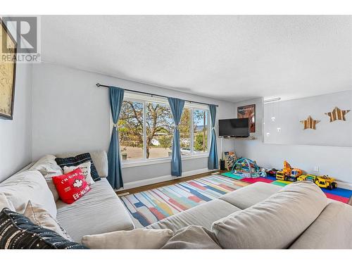 963 Fuchsia Road, Kelowna, BC - Indoor Photo Showing Bedroom