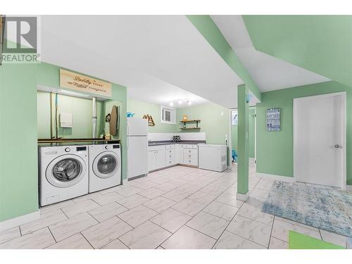 963 Fuchsia Road, Kelowna, BC - Indoor Photo Showing Laundry Room