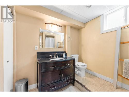 963 Fuchsia Road, Kelowna, BC - Indoor Photo Showing Bathroom
