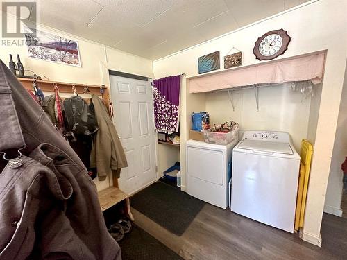 618 6Th Avenue, Keremeos, BC - Indoor Photo Showing Laundry Room