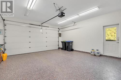 3037 Quail Crescent, Kelowna, BC - Indoor Photo Showing Garage