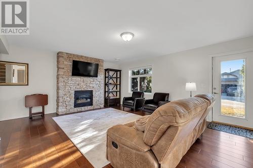 3037 Quail Crescent, Kelowna, BC - Indoor Photo Showing Living Room With Fireplace