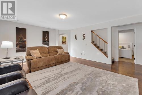 3037 Quail Crescent, Kelowna, BC - Indoor Photo Showing Living Room