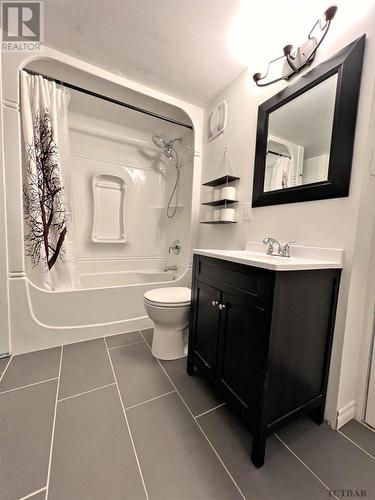 176 Elm St N, Timmins, ON - Indoor Photo Showing Bathroom