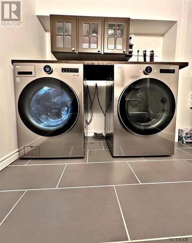 176 Elm St N, Timmins, ON - Indoor Photo Showing Laundry Room