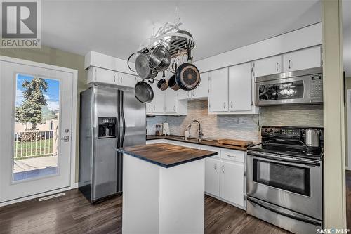 10 2Nd Avenue N, Martensville, SK - Indoor Photo Showing Kitchen With Upgraded Kitchen