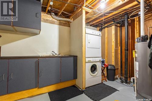 10 2Nd Avenue N, Martensville, SK - Indoor Photo Showing Laundry Room