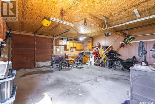 10 2Nd Avenue N, Martensville, SK - Indoor Photo Showing Garage