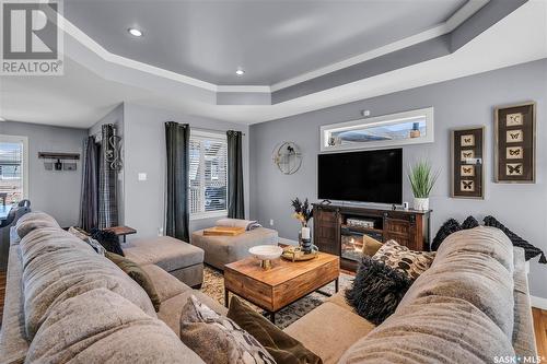 318 Lakeridge Drive, Warman, SK - Indoor Photo Showing Living Room