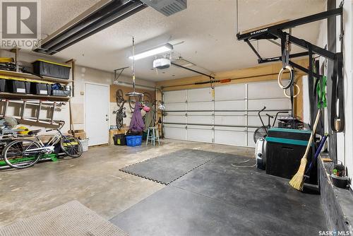 1210 Catley Bay N, Regina, SK - Indoor Photo Showing Garage