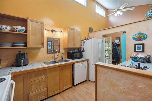 1169 Marshall Road, Castlegar, BC - Indoor Photo Showing Kitchen With Double Sink