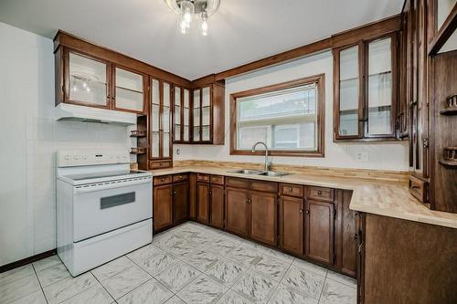 44 Currie Street, St. Catharines, ON - Indoor Photo Showing Kitchen With Double Sink