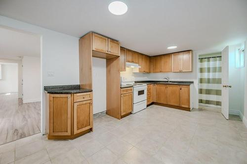 44 Currie Street, St. Catharines, ON - Indoor Photo Showing Kitchen