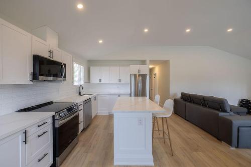 93 Purdy Crescent|Unit #1 - Upper, Hamilton, ON - Indoor Photo Showing Kitchen With Upgraded Kitchen