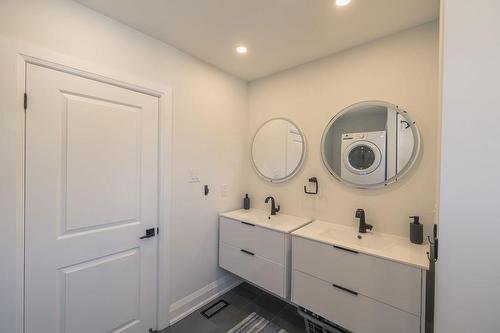 93 Purdy Crescent|Unit #1 - Upper, Hamilton, ON - Indoor Photo Showing Bathroom